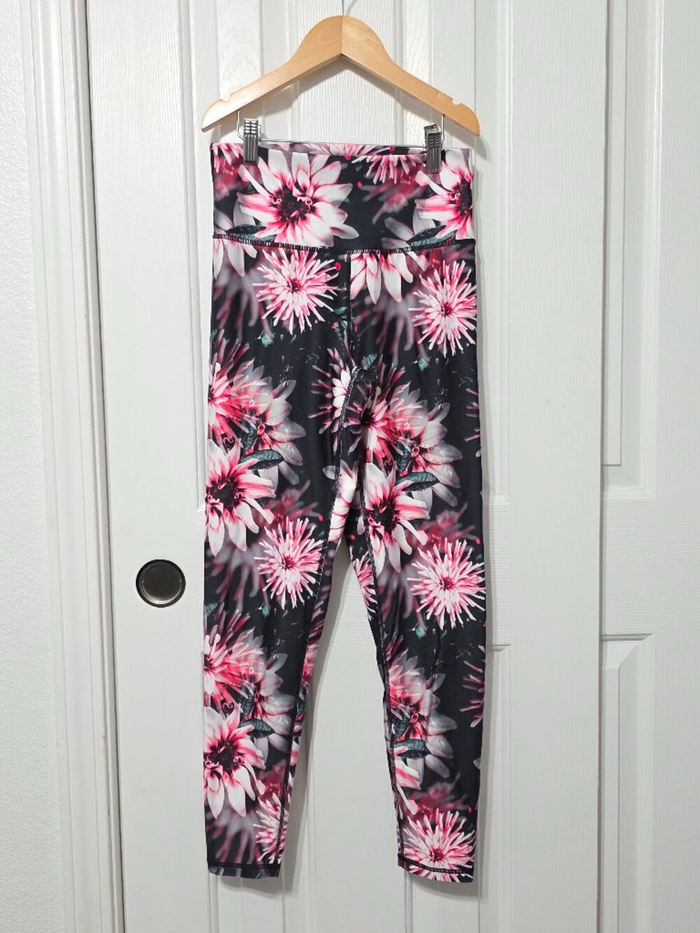 Pink floral leggings, women's small, kyodan